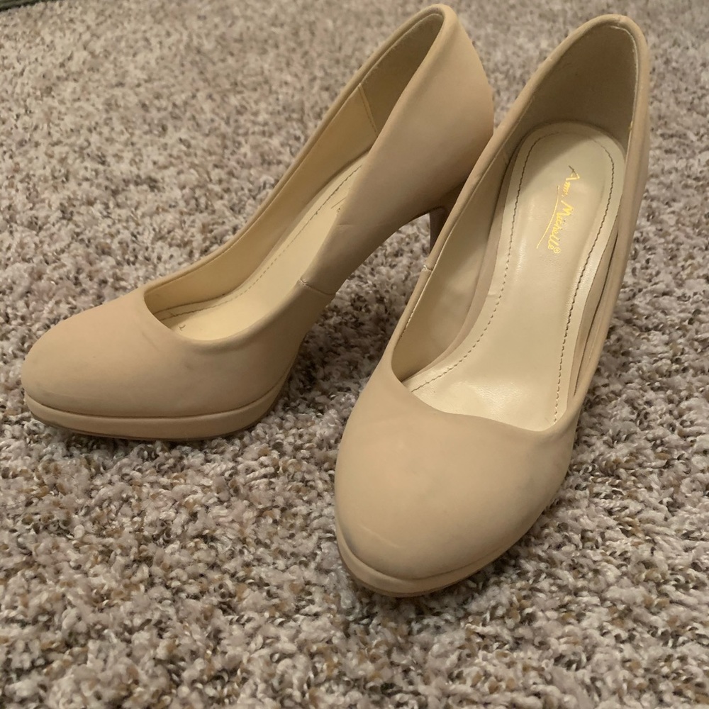 Nude Pumps
